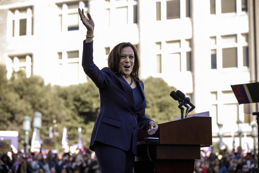 OAKLAND, CALIF. -- SUNDAY, JANUARY 27, 2019: Senator Kamala Harris arrives on stage to launch her presidential bid at a rally in her hometown of Oakland, Calif., on Jan. 27, 2019. (Marcus Yam / Los Angeles Times)