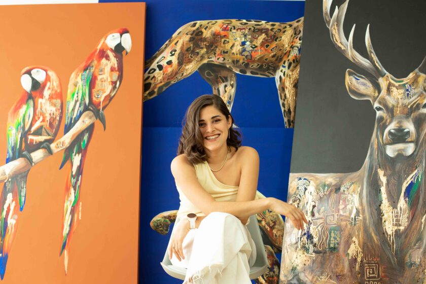 La pintora mexicana Vanesa Castillo, participante en el Mission Fed ArtWalk 2022.