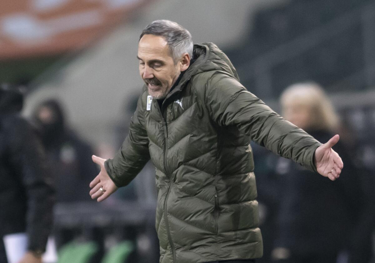 Moenchengladbach's coach Adolf Huetter gestures during the Bundesliga soccer match between Borussia Moenchengladbach and 1. FC Union Berlin in Moenchengladbach, Germany, Saturday, Jan. 22, 2022. (Bernd Thissen/dpa via AP)