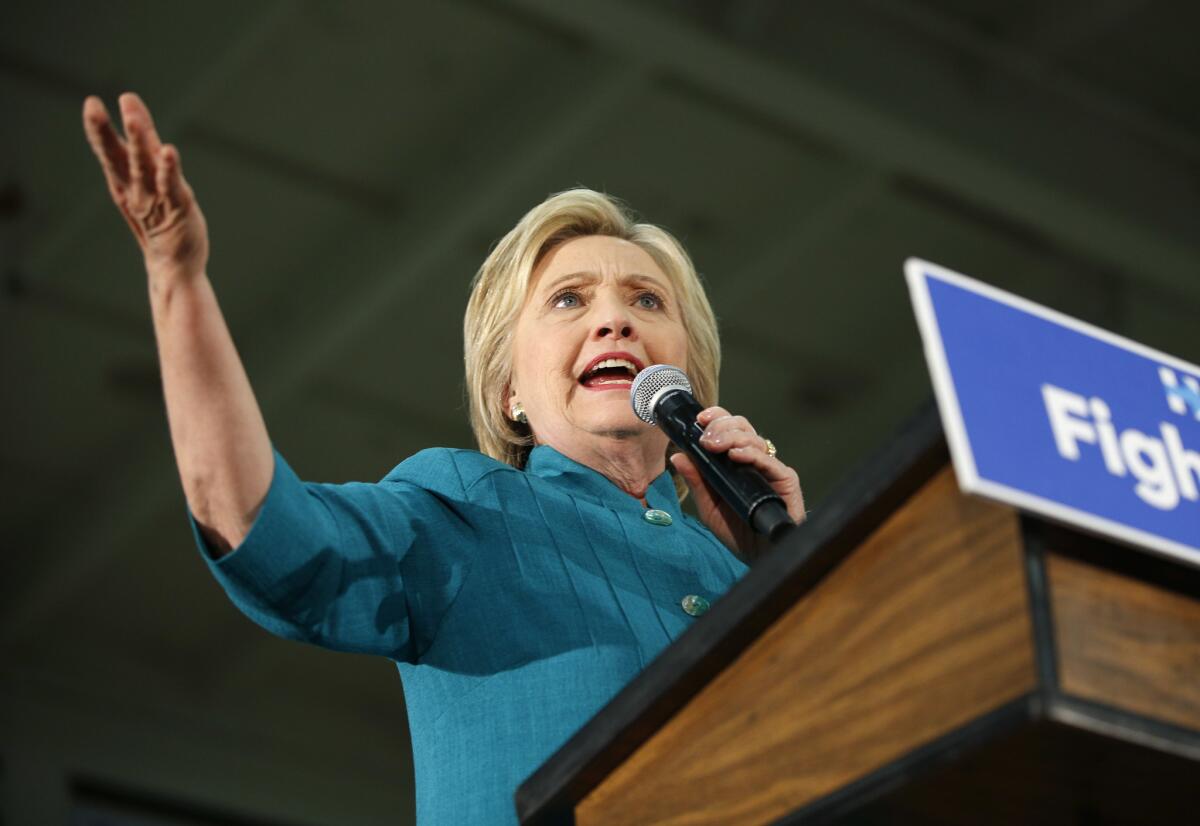 La aspirante a la nominación presidencial del Partido Demócrata Hillary Clinton durante un acto de campaña, el 4 de junio de 2016, en Fresno, California. (AP Foto/John Locher)