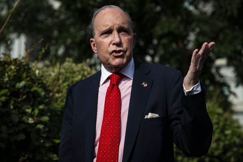 Larry Kudlow, director of the U.S. National Economic Council, speaks to members of the media outside the West Wing of the White House in Washington, D.C., Aug. 16. Kudlow hosted a birthday party at his home over the weekend, and Peter Brimelow attended. Brimelow has been a promoter of white-identity politics over the past two decades. MUST CREDIT: Bloomberg photo by Al Drago