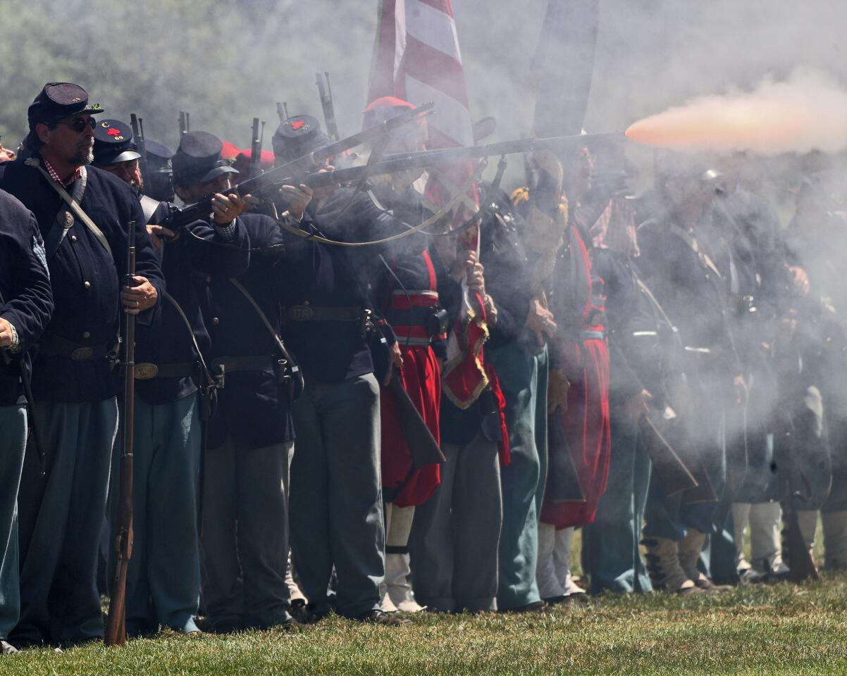 Union battles Rebels at Civil War reenactment