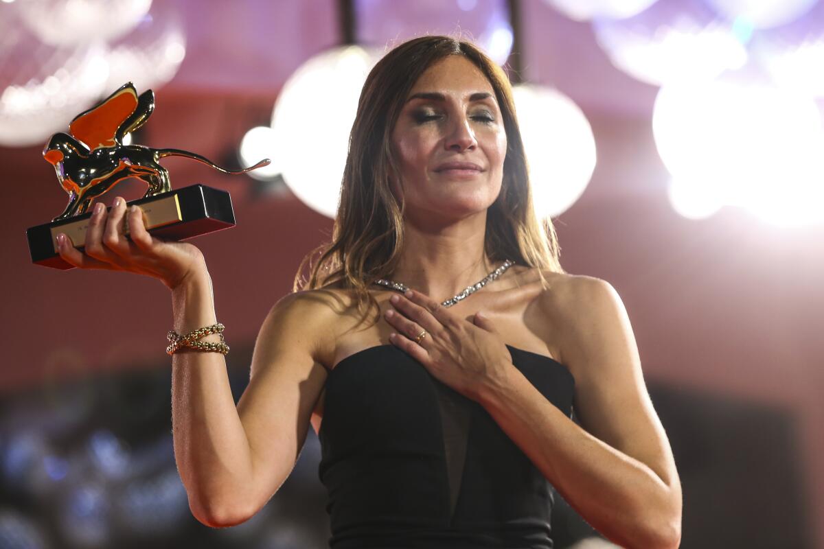 Audrey Diwan gana el León de Oro a la mejor película por "Happening" en el Festival de Cine de Venecia.