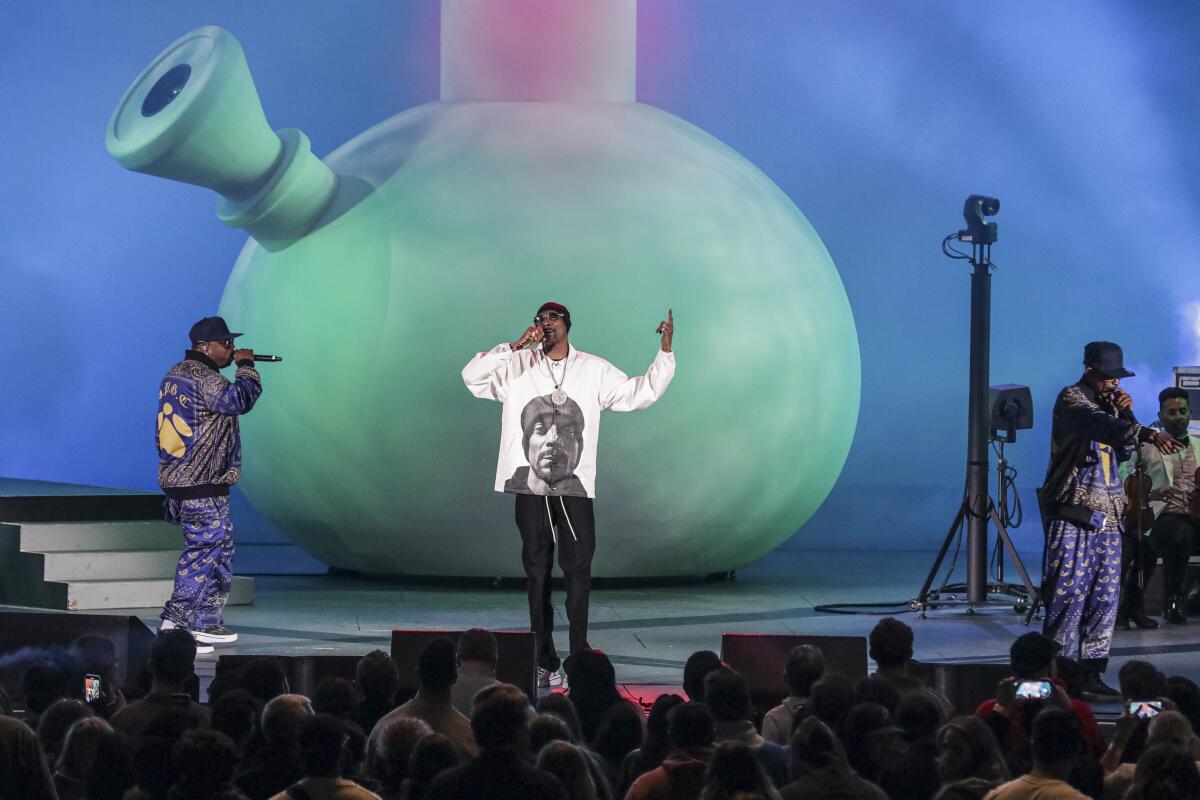 Snoop rapping on stage behind giant bong
