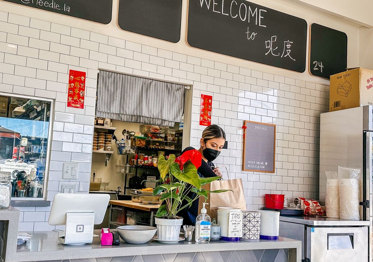 Le comptoir de commande à Needle à Silver Lake.