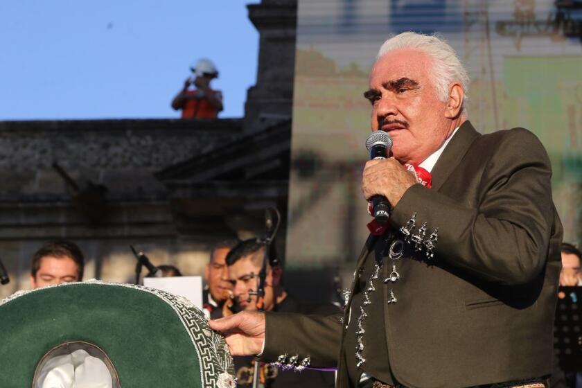 Vicente Fernández tiene una comndición que llevará tiempo para su recuperación.