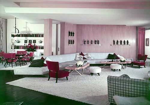 William Haines collaborated with architect A. Quincy Jones on this 1950 home, featuring Haines long, low couch and Brentwood chairs.