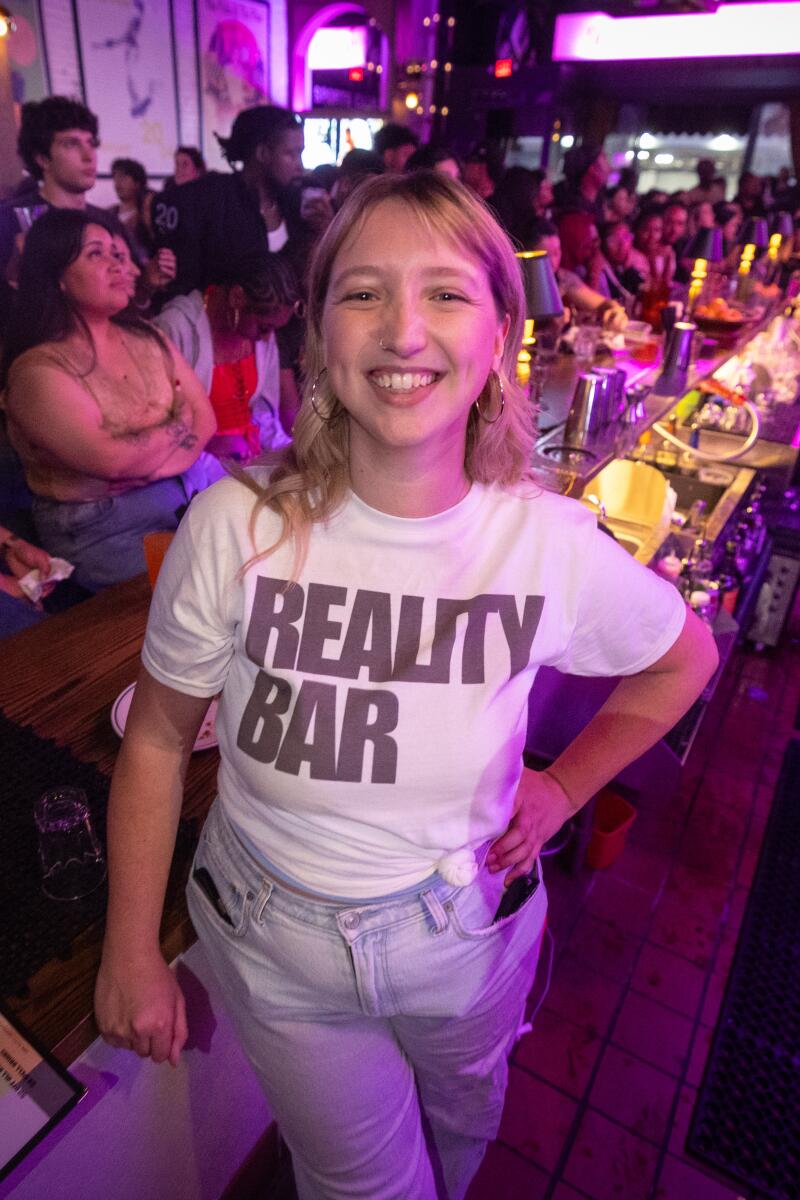 Madeeline Biebel, Criador é o fato de que uma semente de moagem, para ele "Love Island EUA" Assistindo a festa na polícia e etiquetas.