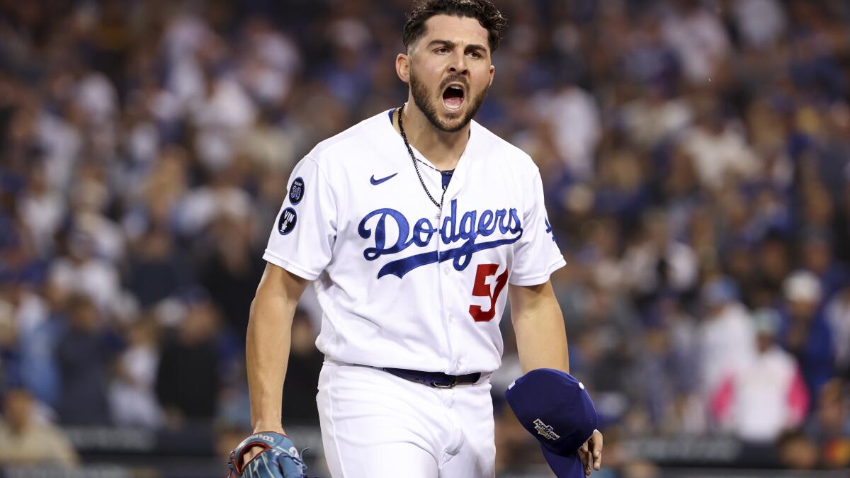 Joey Gallo recalls play that caused his broken nose 