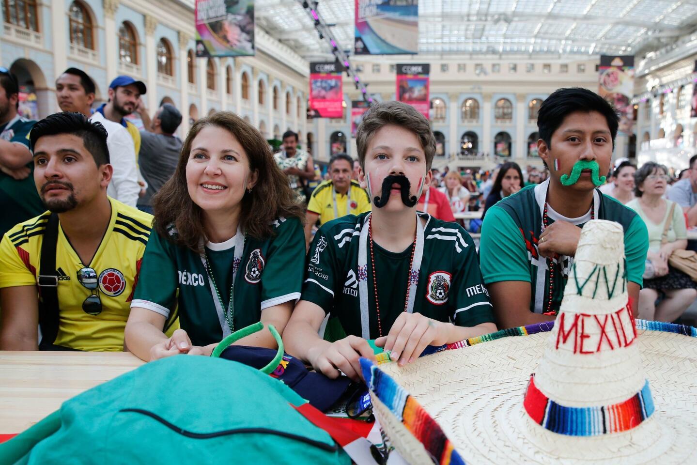 FBL-WC-2018-MATCH53-MEX-BRA-FANS