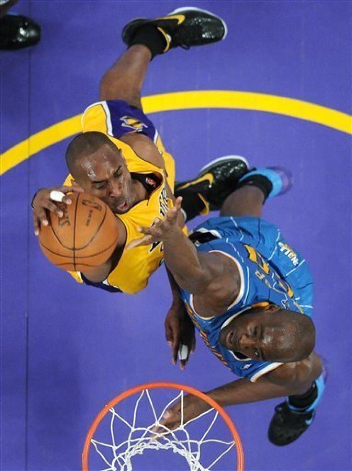 Los Angeles Lakers guard Kobe Bryant dunks in the first half of