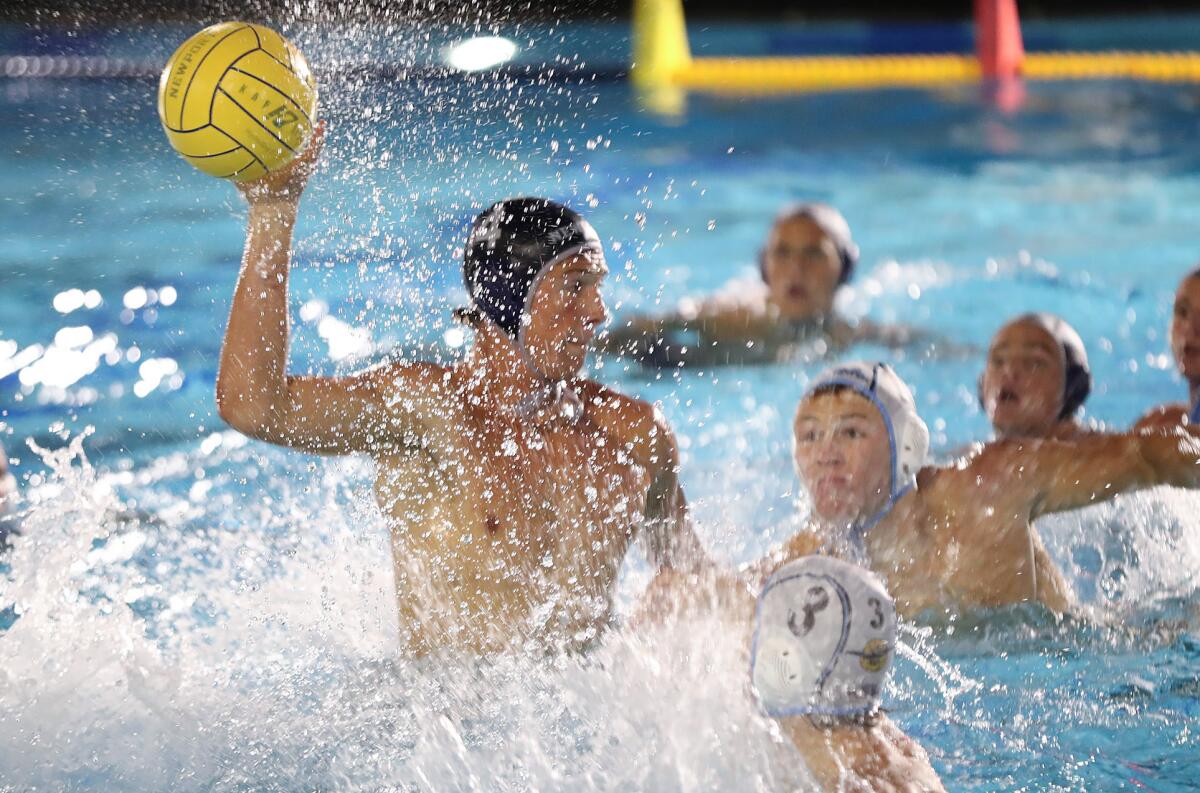 Newport Harbor boys' water polo downs CdM, earns No. 2 seed in Open Division  - Los Angeles Times