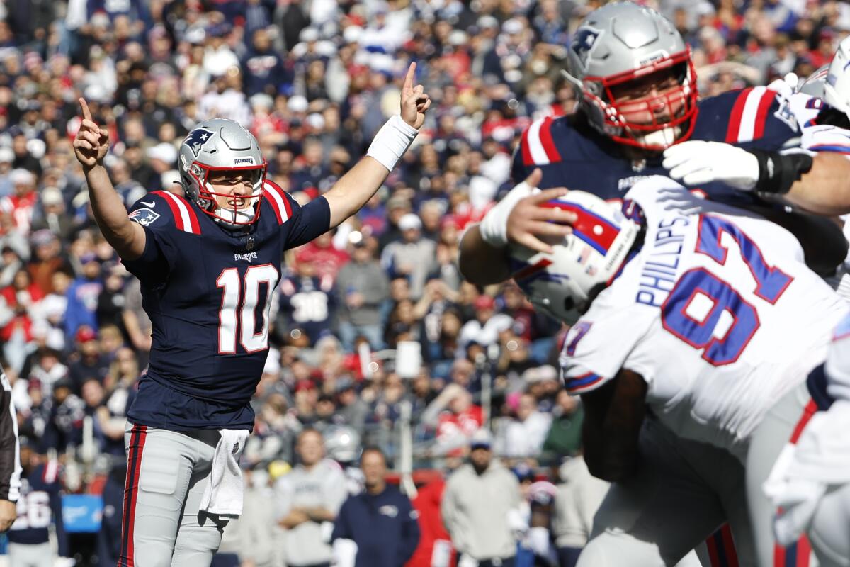 Patriots QB Mac Jones has NFL's 2nd-best selling jersey heading