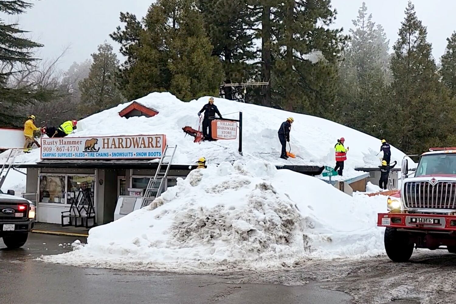 Snow siege in San Bernardino Mountains sows desperation as crews struggle to clear roads