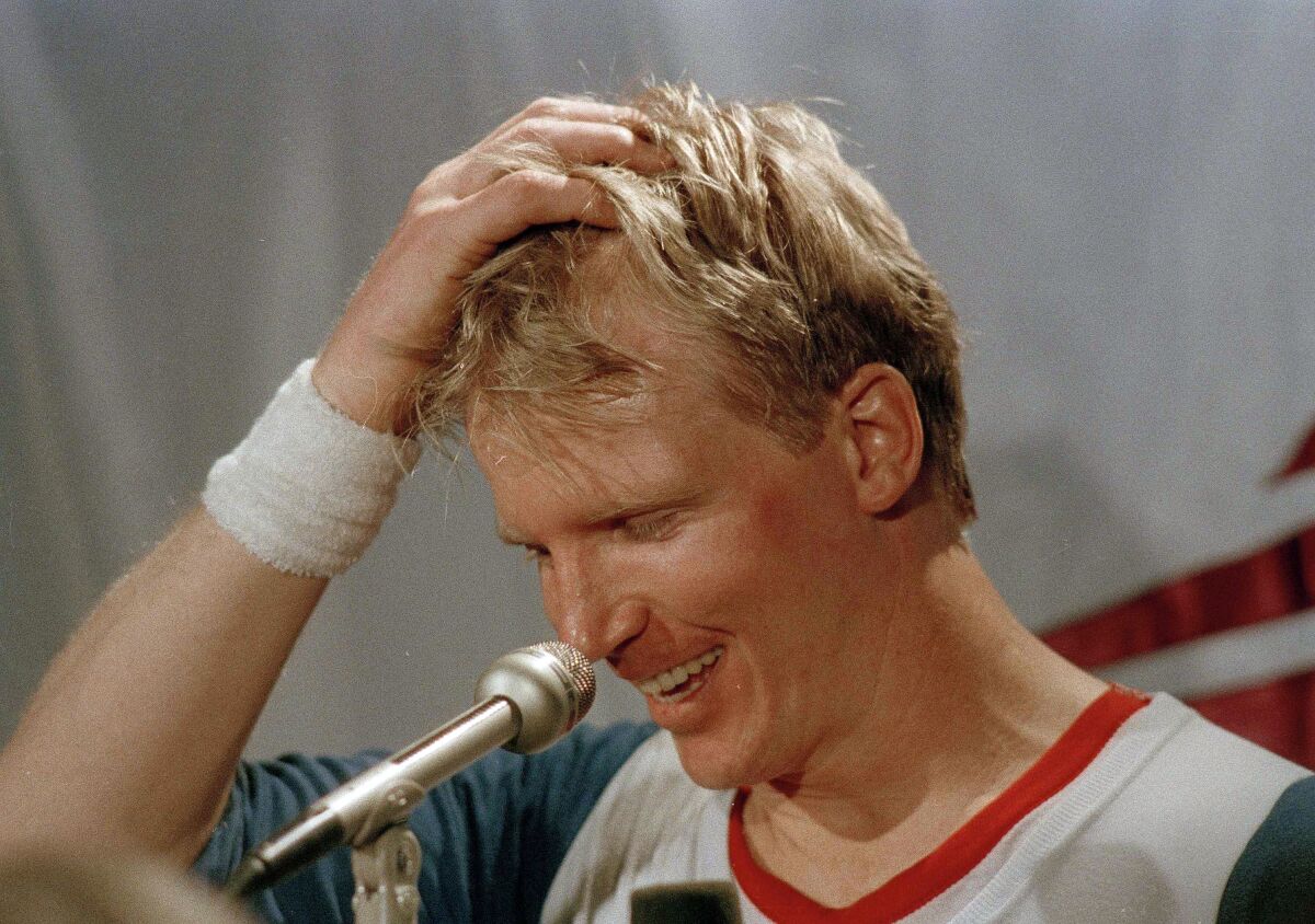 New York Giants quarterback Phil Simms