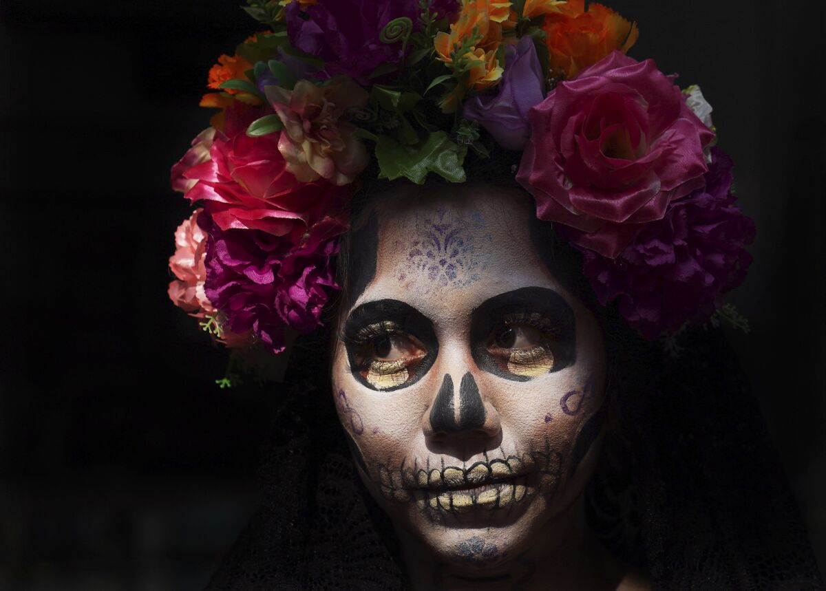 Barrio bajo boxeo revista El Día de Muertos en México celebra la vida - Los Angeles Times