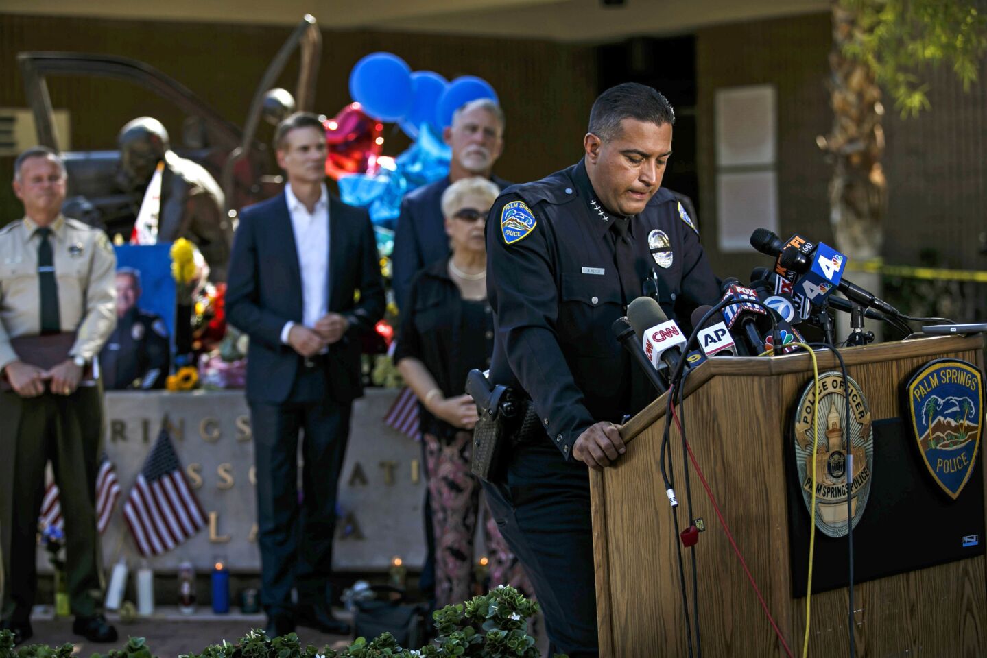 Suspect In Palm Springs Police Killings Had Body Armor And High Capacity Magazines Authorities 