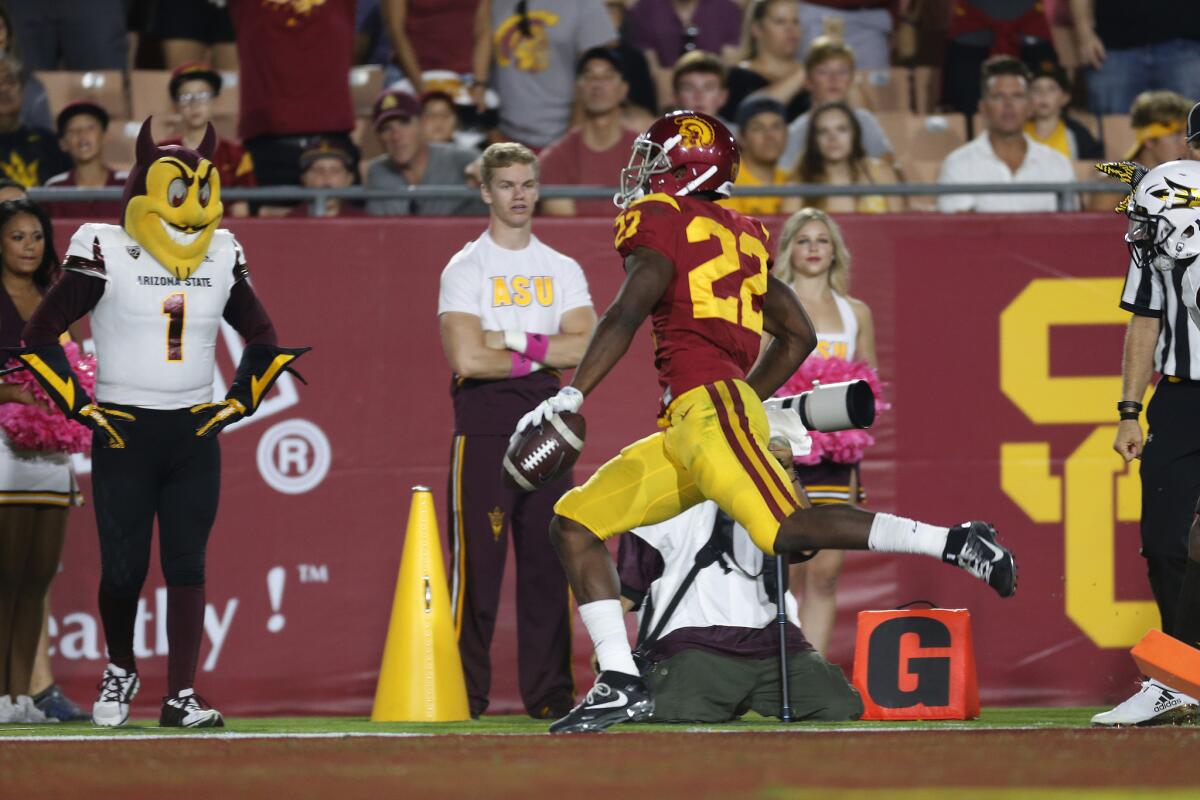 USC running back Justin Davis completes a 37-yard touchdown run against Arizona State at the Coliseum on Oct. 1.