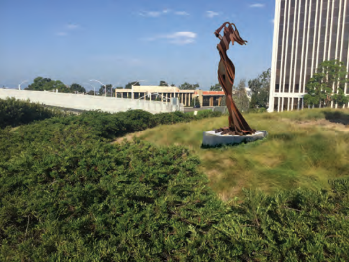 Рендеринг предполагаемого места для «Богини Солнца» скульптора Джеки Брейтмана в парке Сивик-Сентр.