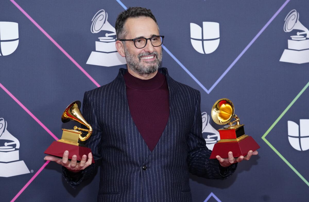 Jorge Drexler posa tras ganar los Latin Grammy.