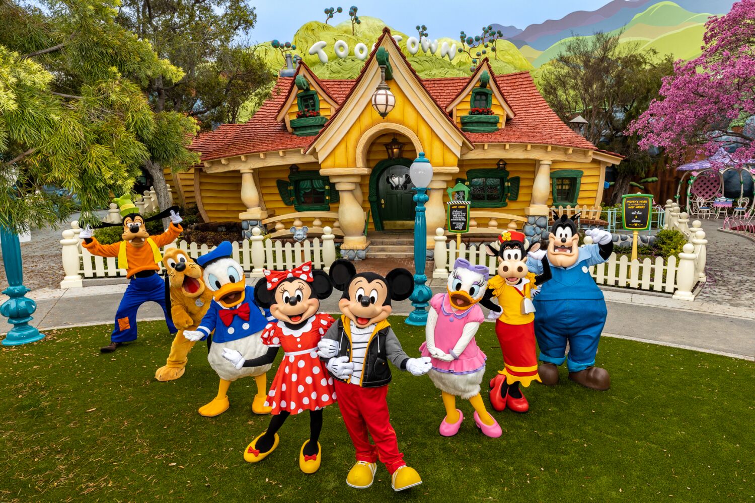 Mickey's Toontown recobra vida tras ser reimaginado en el parque de atracciones Disneyland Resort