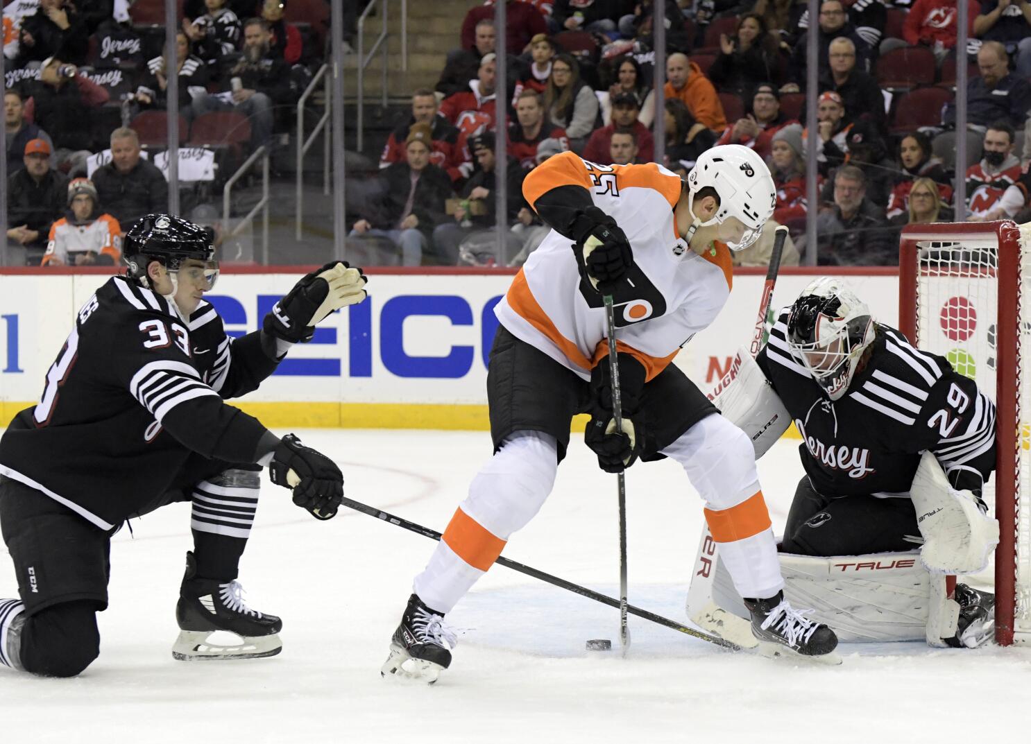 Hart, Flyers send Devils to 4th straight loss, 2-1