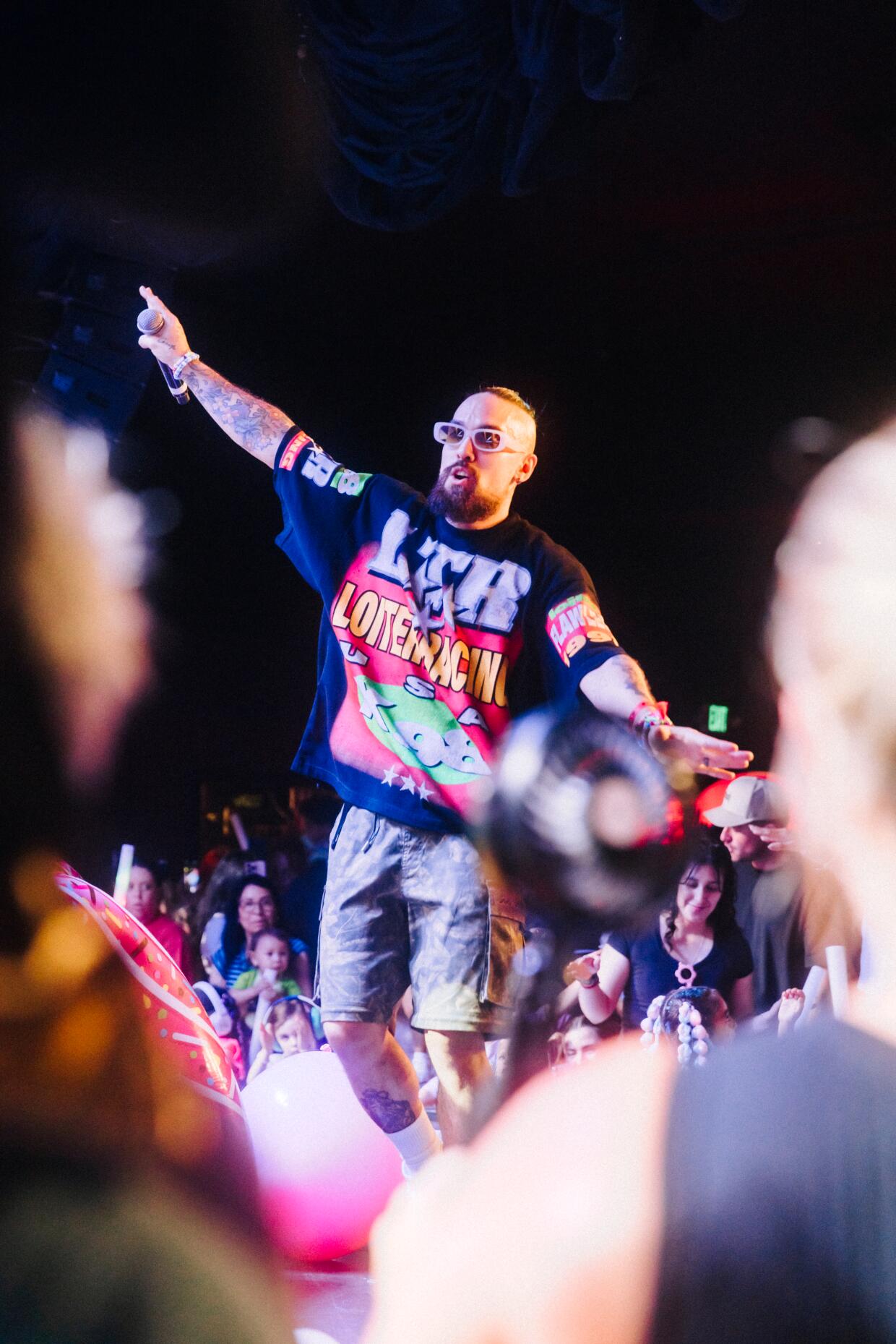 Lenny Pearce's baby rave: dancing toddlers, glow sticks and bass drops ...