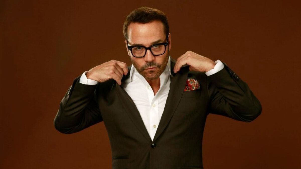 After two years of price cuts, actor Jeremy Piven has dealt his three-story beach house in Malibu for $6.6 million.