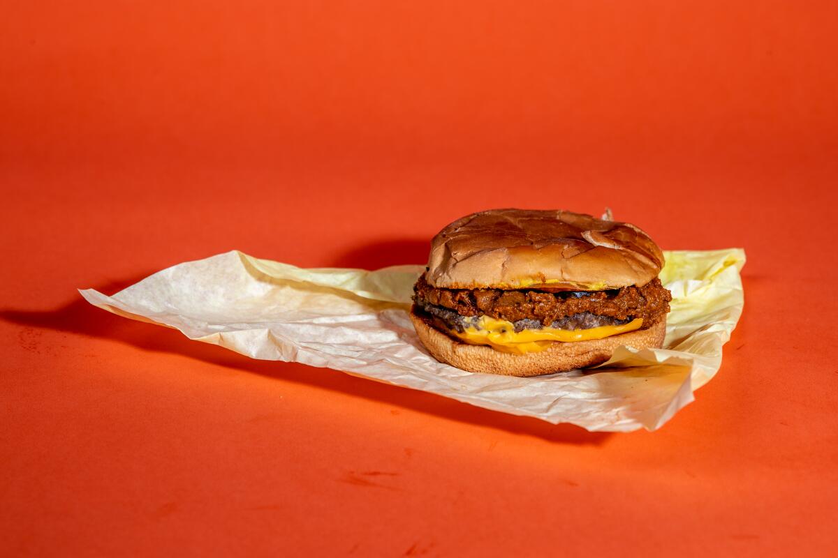 La exposición frecuente y generalizada aumenta el consumo de comida rápida, que es en gran medida alta en calorías