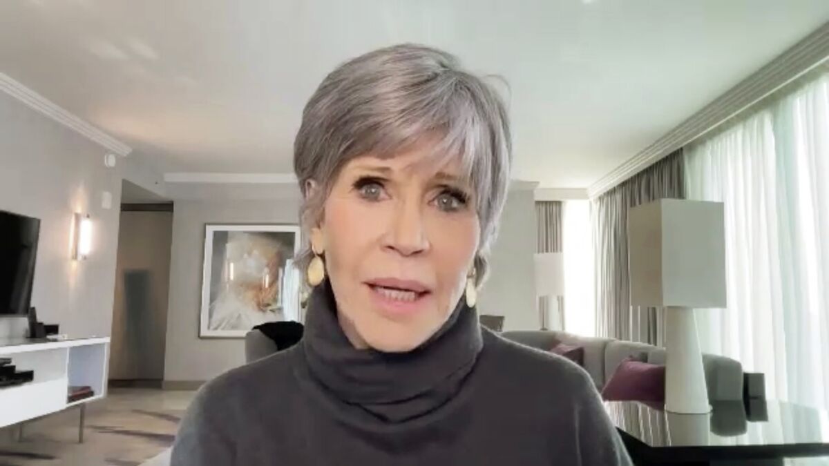 Jane Fonda habla en Atlanta durante una entrevista vía Zoom con The Associated Press el 9 de noviembre de 2022, sobre la organización Georgia Campaign for Adolescent Power & Potential. La organización que fundó en 1995 para prevenir embarazos adolescentes celebra su 27 aniversario en 2022. (Foto AP)