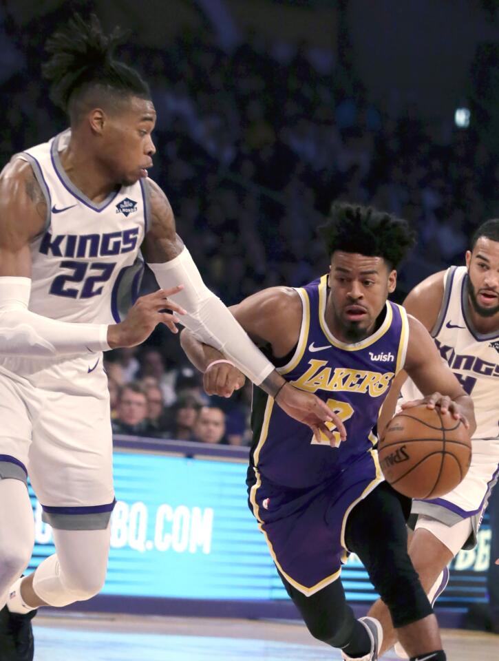 Lakers guard Quinn Cook drives to the basket.