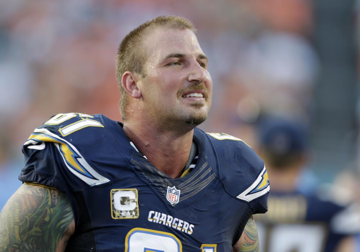 San Diego Chargers center Nick Hardwick (61) on the sidelines in Miami Gardens, Fla. 