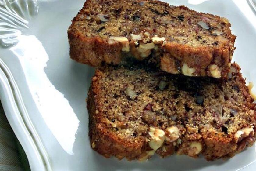 Recipe: Banana-nut loaf with streusel topping