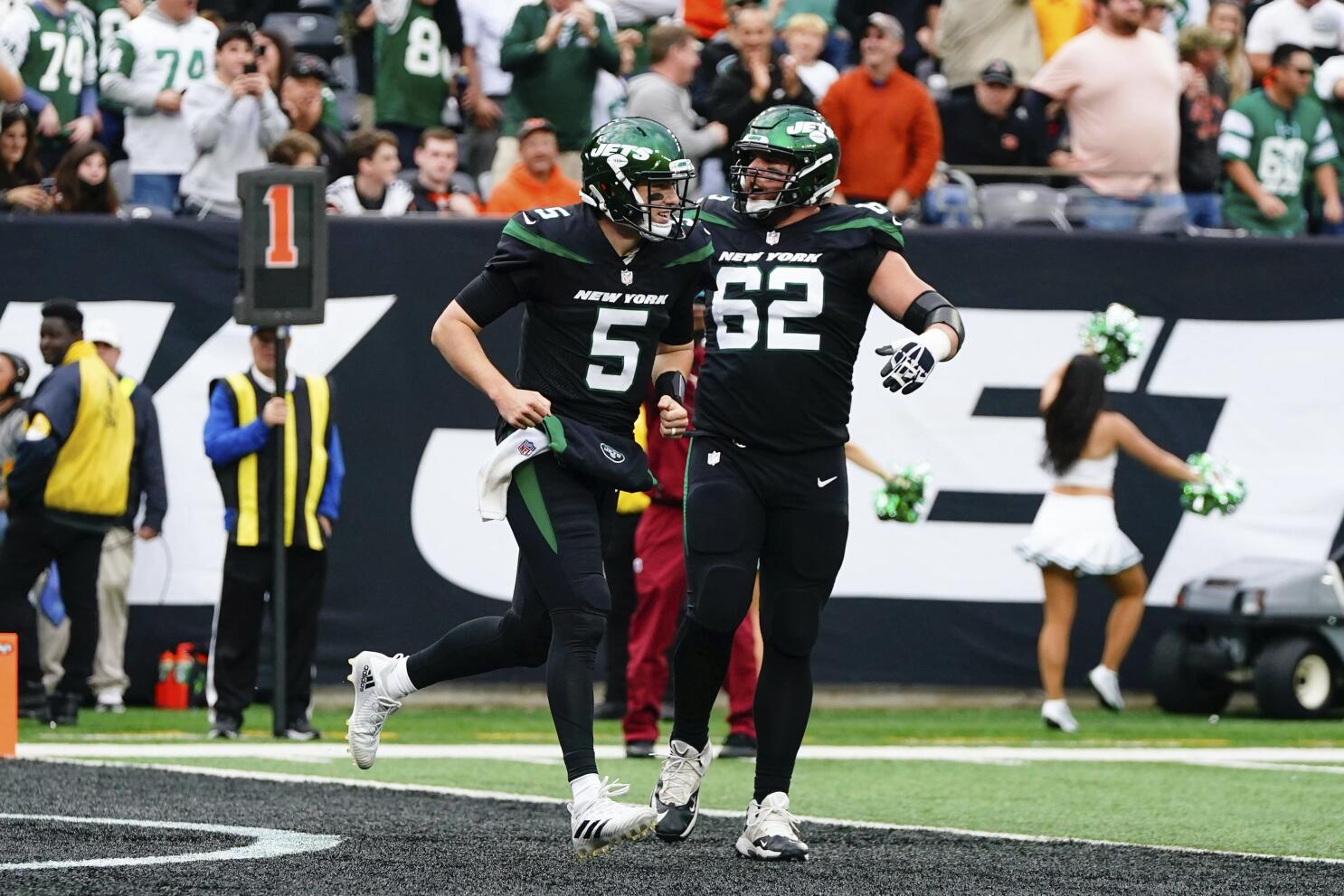 White steps in, leads Jets to wild 34-31 win over Bengals - The