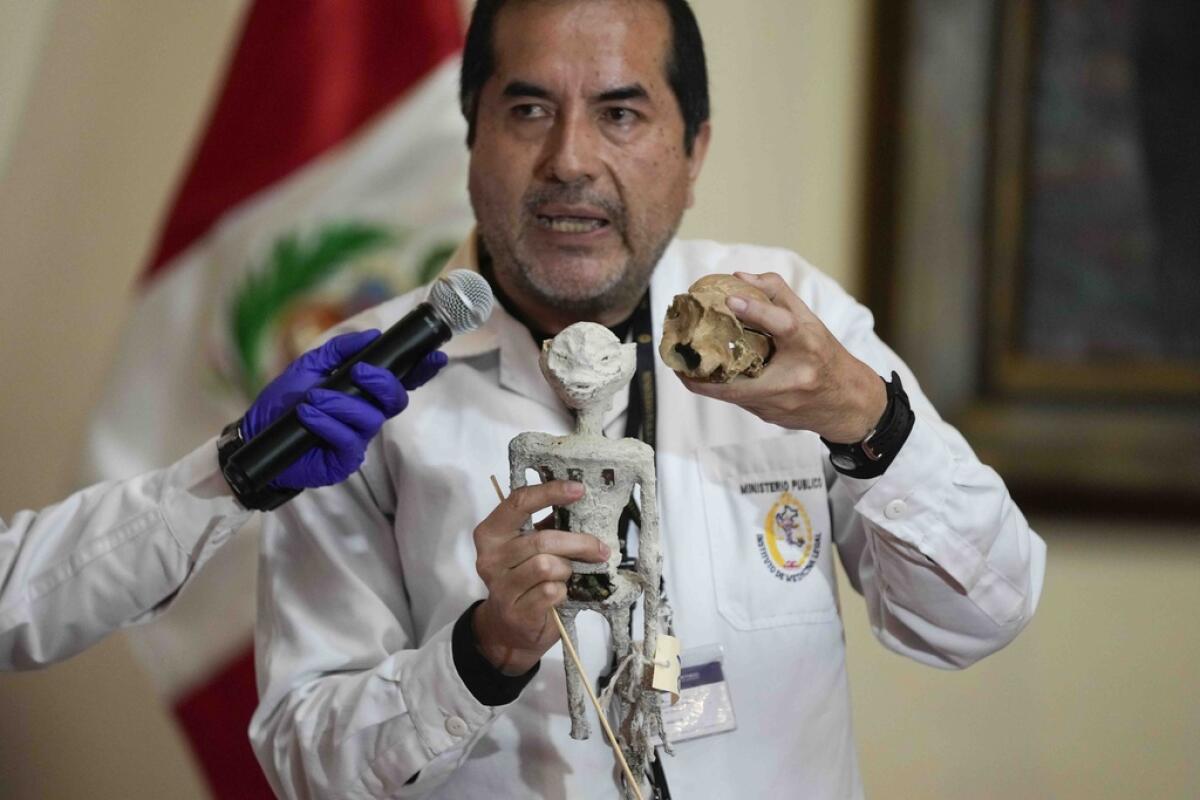 El arqueólogo forense de la fiscalía peruana Flavio Estrada 