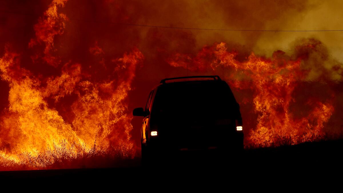 Wildfires roar through Great Smoky Mountains - Los Angeles Times