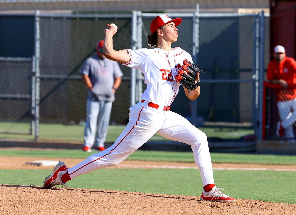 Corona wins the National High School Baseball Invitational title Los
