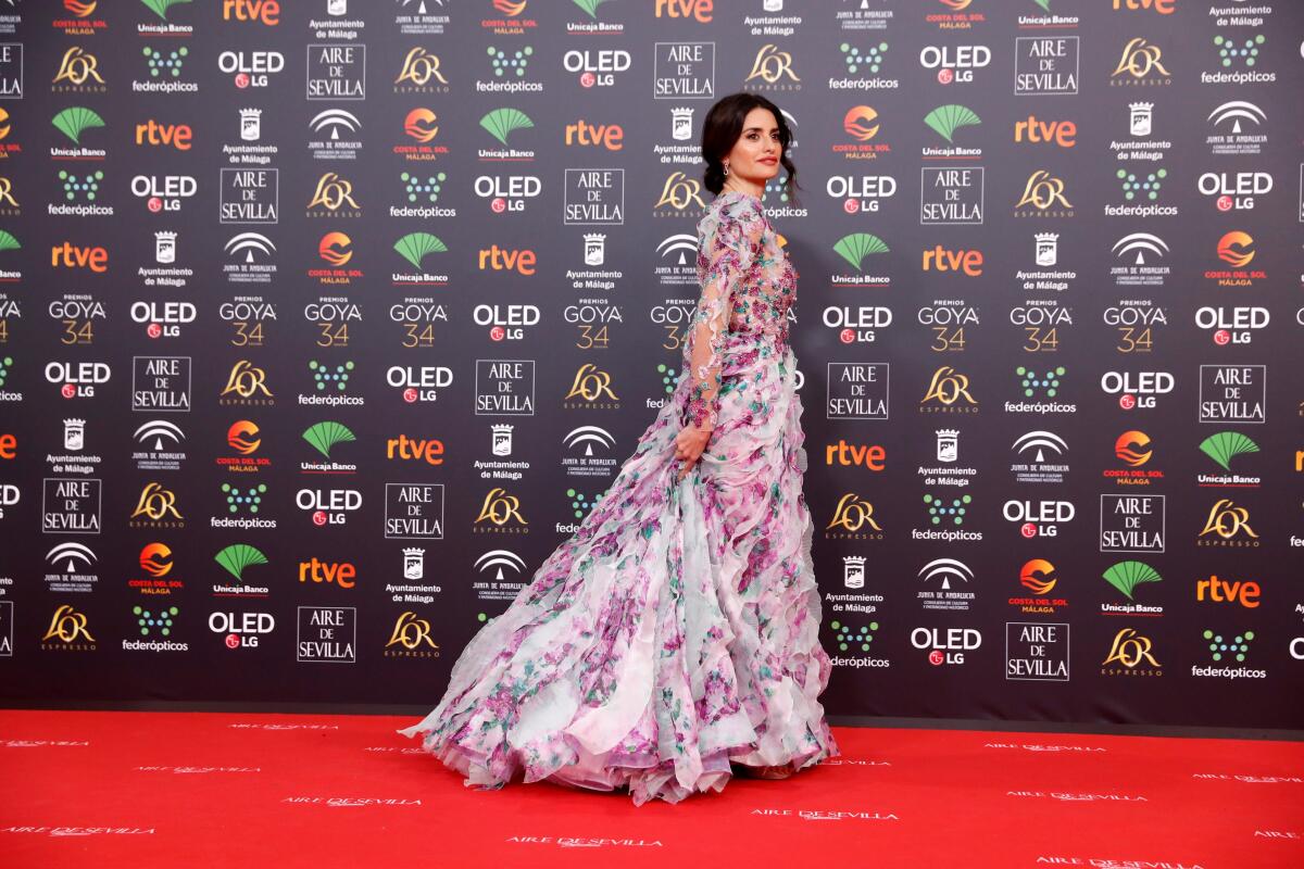 La actriz Penélope Cruz a su llegada a la entrega de los Premios Goya 2020 que se celebra esta noche en el Palacio de los Deportes José María Martín Carpena de Málaga.