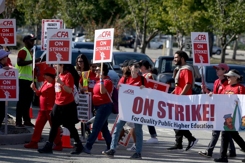 Pomona, CA - Faculty at Cal-Poly Pomona strike on campus on Monday, Dec. 4, 2023, Faculty at four California State University campuses are going on strike this week for higher pay, and other demands, including lactation spaces on campuses. (Luis Sinco / Los Angeles Times)