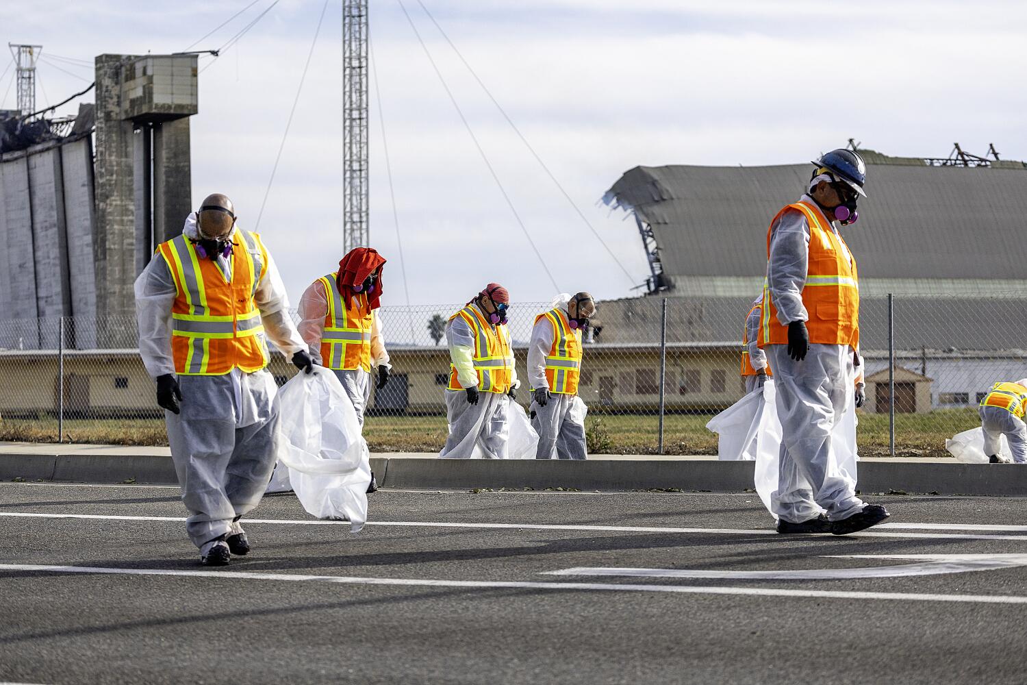 Historic blimp hangar's massive doors are coming down; Tustin asks state and feds for help 1