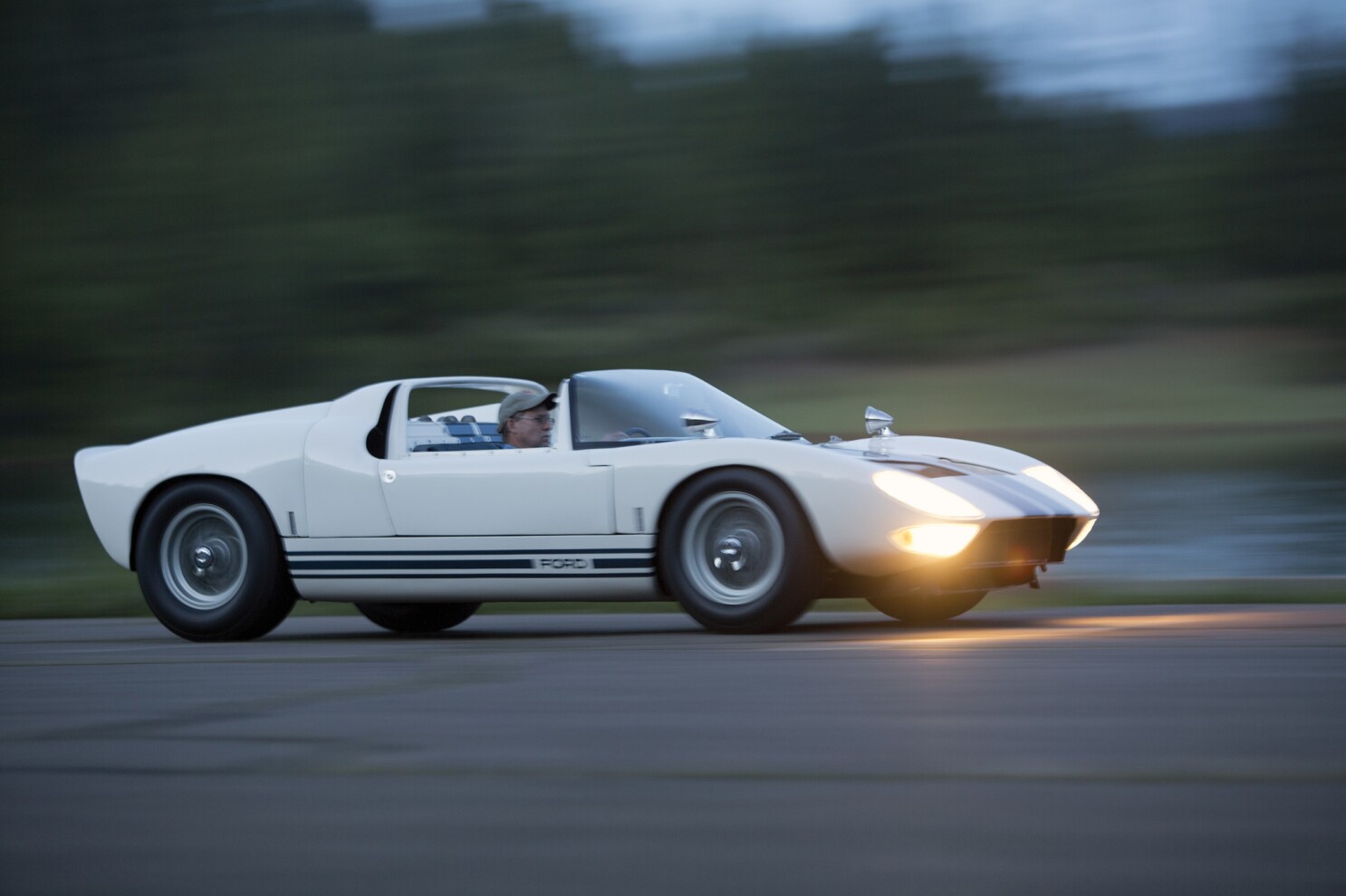 14 Pebble Beach Ford Gt40 Concept Car Sells For 6 9 Million Los Angeles Times