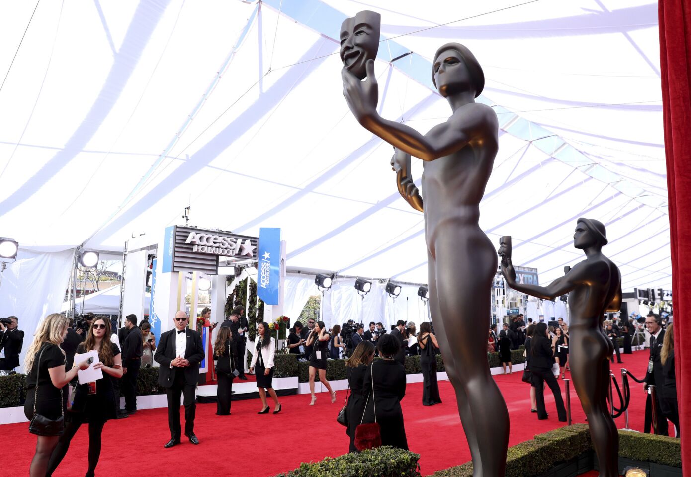 The Actor statue watches over the red carpet at the Shrine Auditorium.