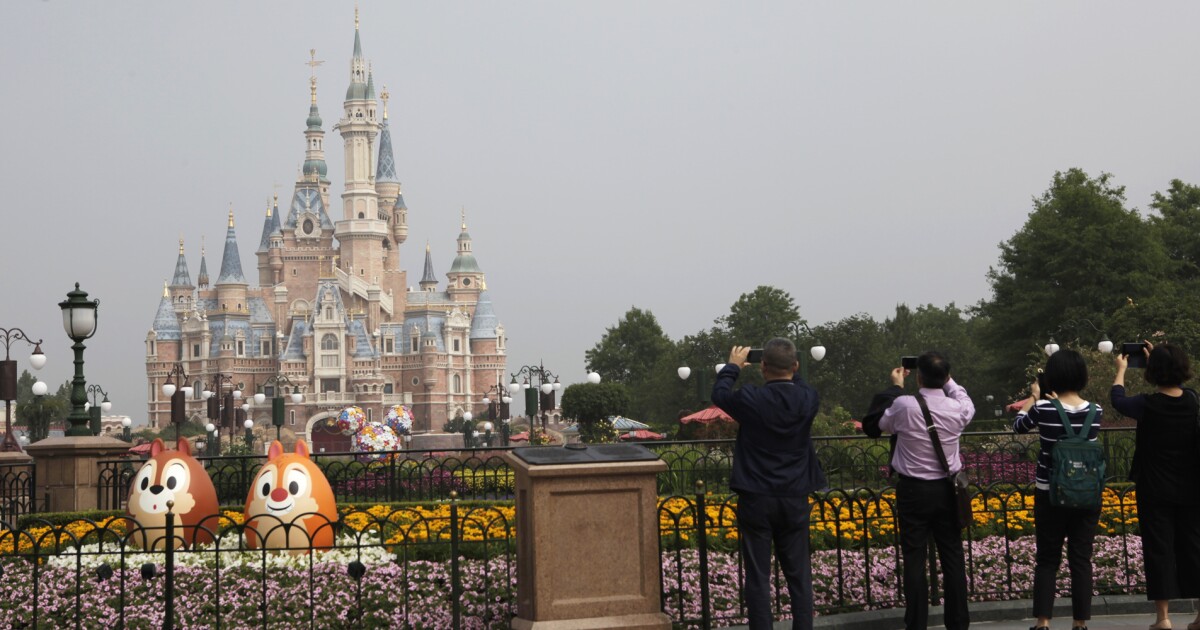 Coronavirus Updates White House Orders Staff To Wear Masks After