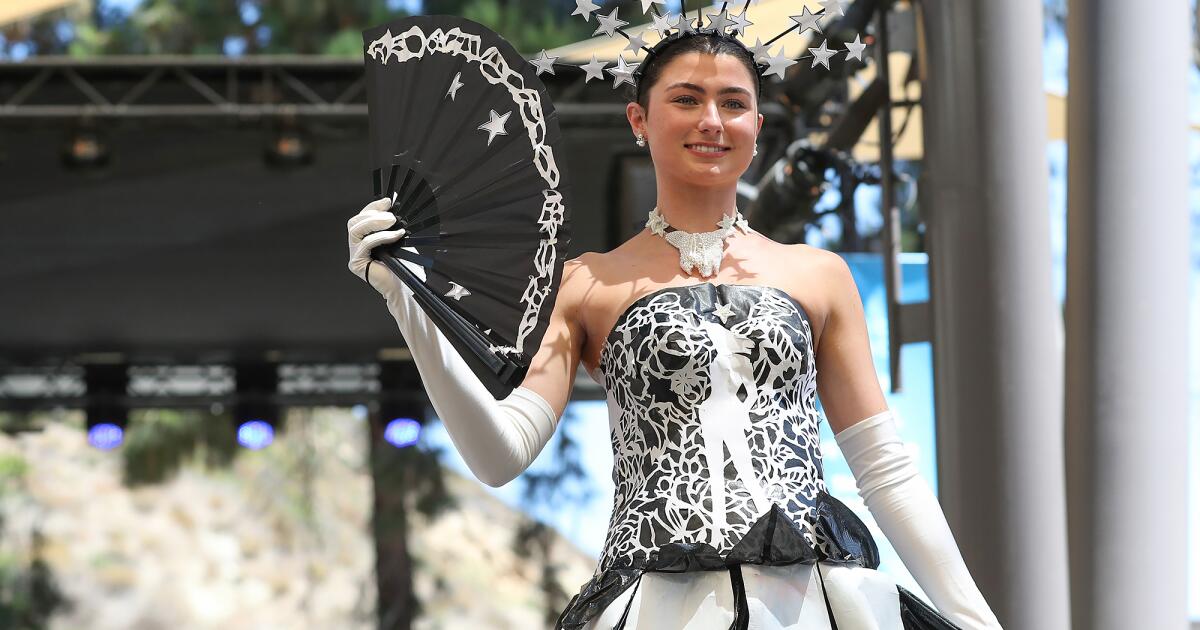 Festival of Arts artists dress to express in runway fashion show