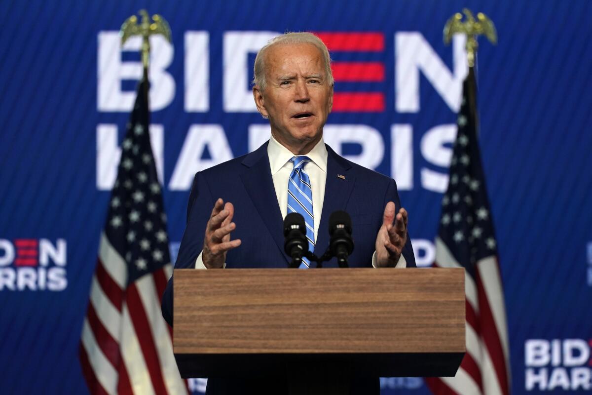 El candidato demócrata a la presidencia Joe Biden habla durante una conferencia, en Wilmington, Delaware.
