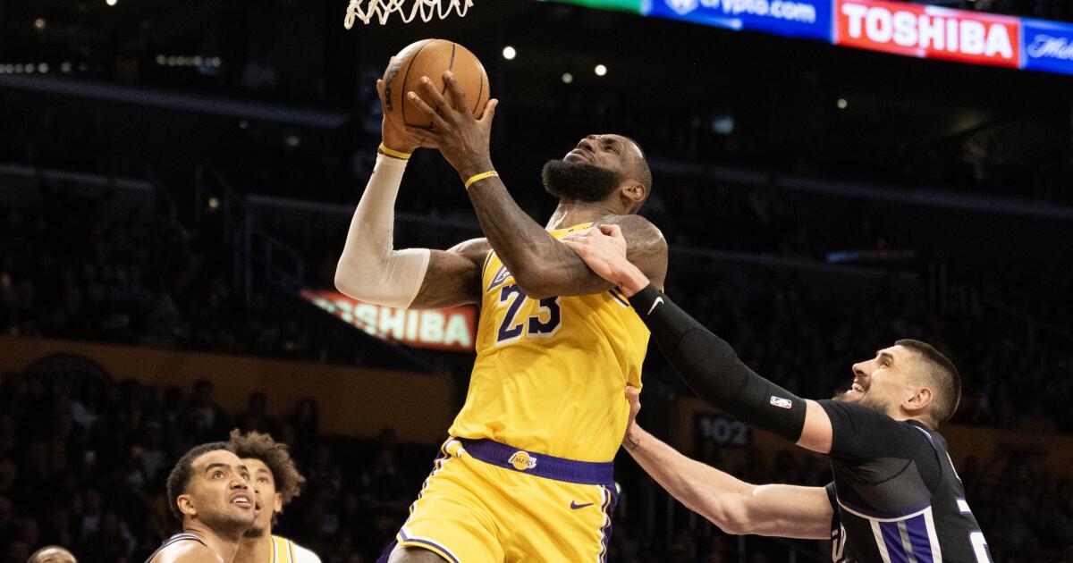 LeBron James sort tôt, les Lakers tombent face aux Sacramento Kings