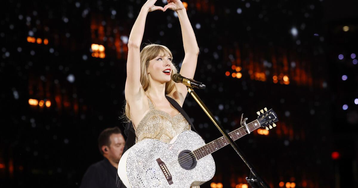 Taylor Swift Gives '22' Hat to 9-Year-Old Girl with Cancer at