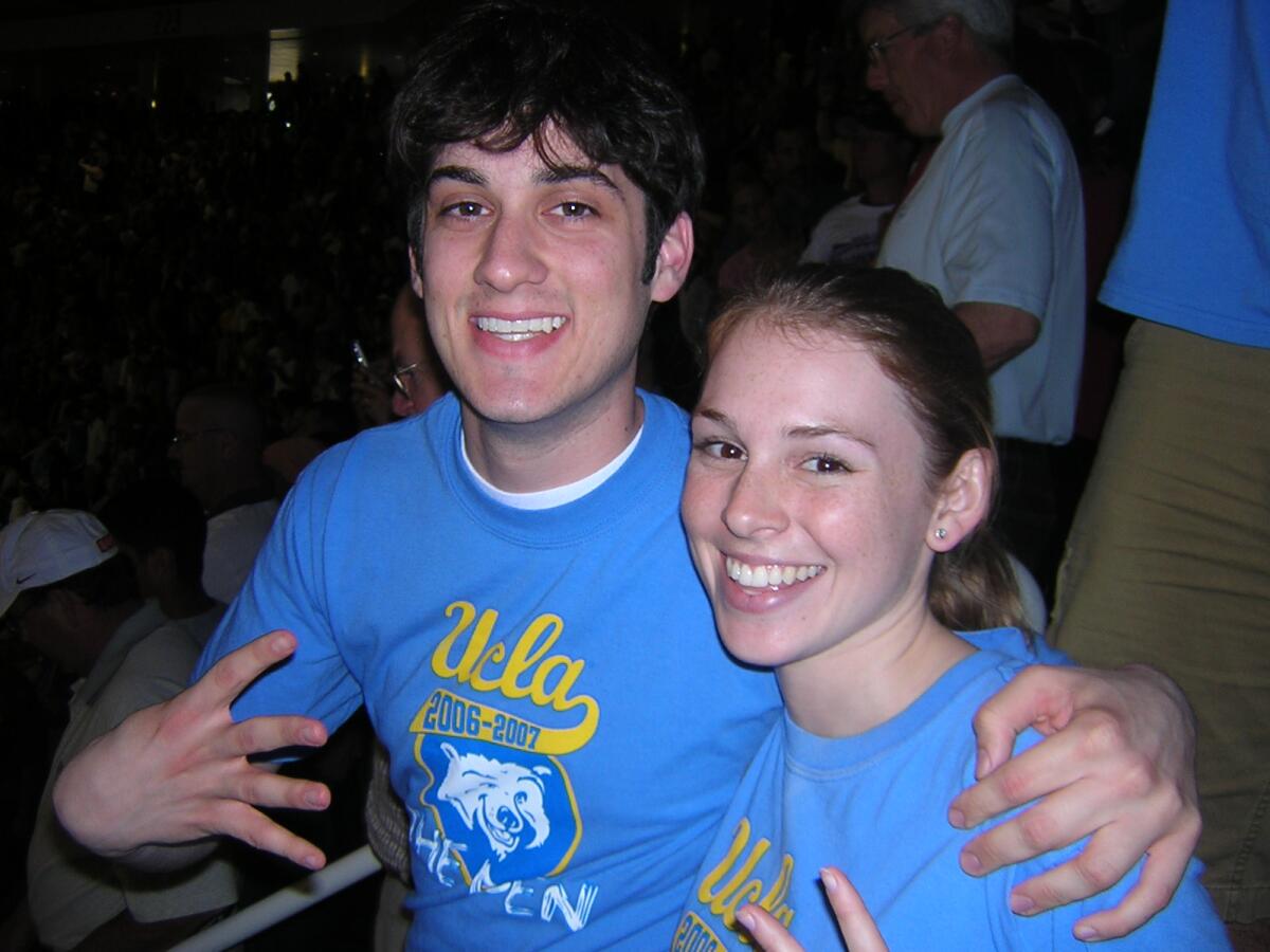 Мэтт и Шеннон Крисафулли присутствуют на региональных соревнованиях NCAA 2007 года в Сан-Хосе.