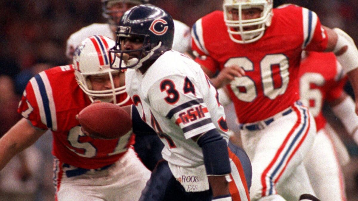 Chicago Bears' Walter Payton runs during Super Bowl XX against the New England Patriots.