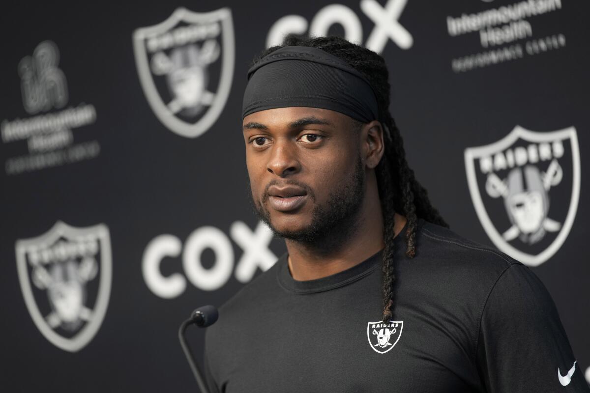 Assault charge dropped against Raiders' Davante Adams for shoving  photographer - The San Diego Union-Tribune